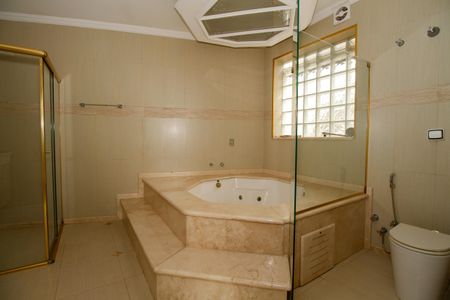 Casa à venda com 800m², 4 quartos e 8 vagas Casa à venda com 800m², 4 quartos e 8 vagasBanheiro da Suíte 4