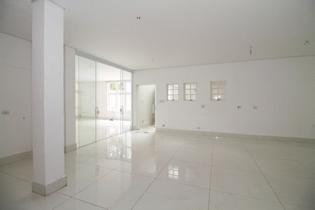 Casa à venda com 800m², 4 quartos e 8 vagas Casa à venda com 800m², 4 quartos e 8 vagasCozinha