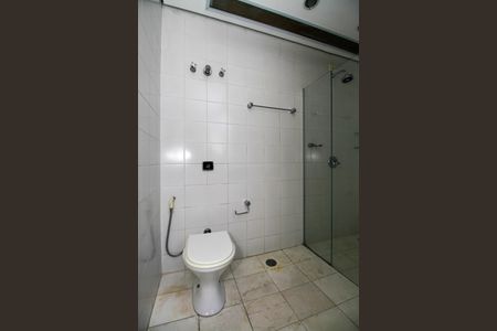 Casa à venda com 800m², 4 quartos e 8 vagas Casa à venda com 800m², 4 quartos e 8 vagasBanheiro da Suíte 1