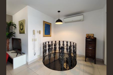 Apartamento à venda com 195m², 3 quartos e 2 vagasEscada