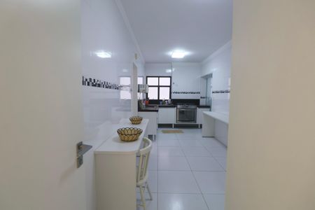 Apartamento para alugar com 300m², 5 quartos e 2 vagas Apartamento para alugar com 300m², 5 quartos e 2 vagasCozinha