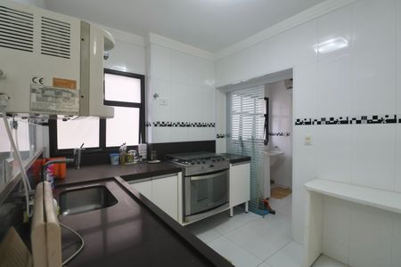 Apartamento para alugar com 300m², 5 quartos e 2 vagas Apartamento para alugar com 300m², 5 quartos e 2 vagasCozinha