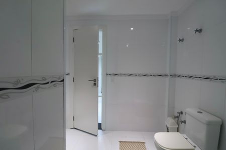 Apartamento para alugar com 300m², 5 quartos e 2 vagas Apartamento para alugar com 300m², 5 quartos e 2 vagasBanheiro Suíte 2