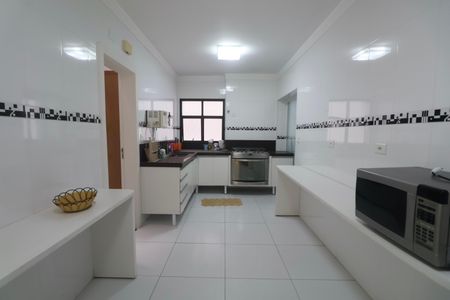 Apartamento para alugar com 300m², 5 quartos e 2 vagas Apartamento para alugar com 300m², 5 quartos e 2 vagasCozinha