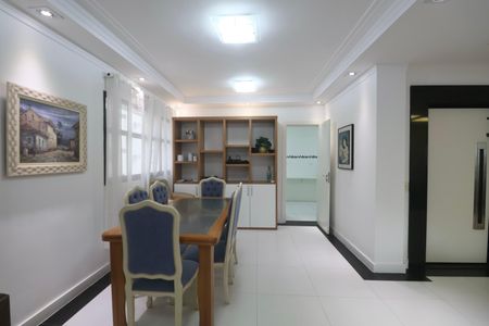 Apartamento para alugar com 300m², 5 quartos e 2 vagas Apartamento para alugar com 300m², 5 quartos e 2 vagasSala