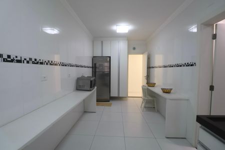 Apartamento para alugar com 300m², 5 quartos e 2 vagas Apartamento para alugar com 300m², 5 quartos e 2 vagasCozinha