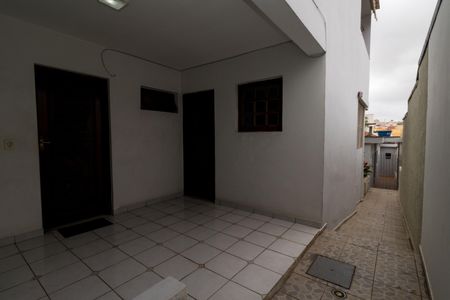Casa para alugar com 500m², 2 quartos e sem vagaCorredor externo