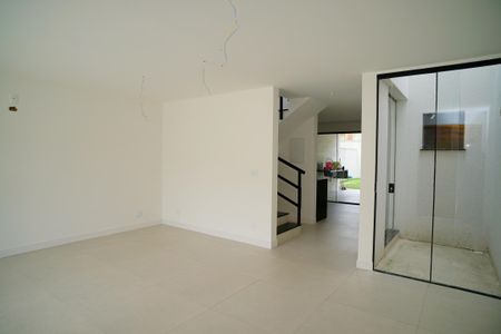 Sala de casa à venda com 4 quartos, 162m² em Piratininga, Niterói