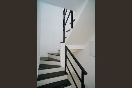 Casa à venda com 162m², 4 quartos e 1 vagaEscada