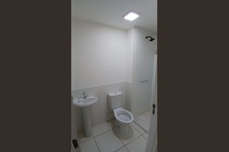 Banheiro de apartamento para alugar com 2 quartos, 50m² em Guadalupe, Rio de Janeiro
