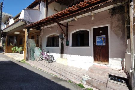 Casa de condomínio à venda com 90m², 3 quartos e sem vaga Casa de condomínio à venda com 90m², 3 quartos e sem vagaFachada