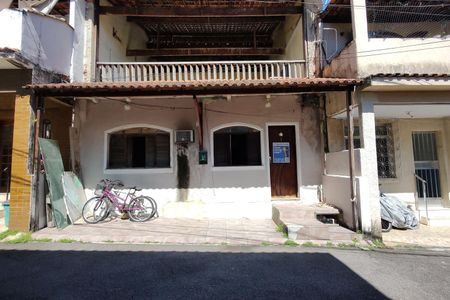 Casa de condomínio à venda com 90m², 3 quartos e sem vaga Casa de condomínio à venda com 90m², 3 quartos e sem vagaFachada