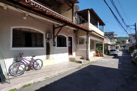 Casa de condomínio à venda com 90m², 3 quartos e sem vaga Casa de condomínio à venda com 90m², 3 quartos e sem vagaFachada