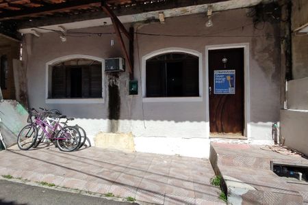 Casa de condomínio à venda com 90m², 3 quartos e sem vaga Casa de condomínio à venda com 90m², 3 quartos e sem vagaFachada