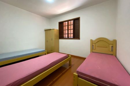 Casa à venda com 500m², 6 quartos e 3 vagasQuarto 2