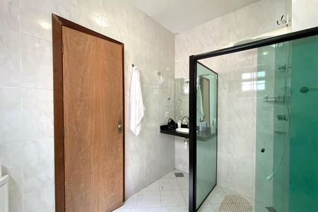 Casa à venda com 500m², 6 quartos e 3 vagasBanheiro da Suíte 1