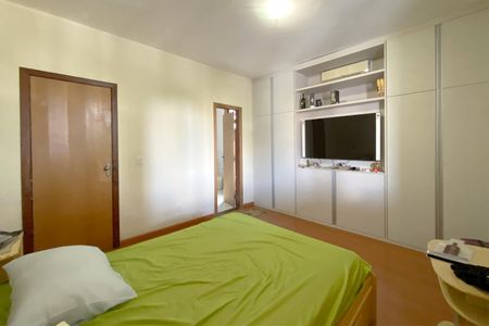 Casa à venda com 500m², 6 quartos e 3 vagasSuíte 1