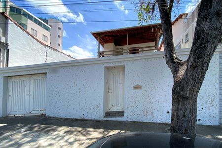 Casa à venda com 500m², 6 quartos e 3 vagasFachada