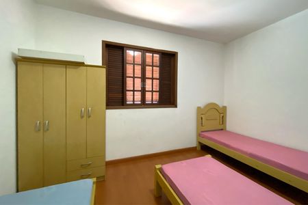 Casa à venda com 500m², 6 quartos e 3 vagasQuarto 2