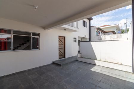 Casa à venda com 156m², 3 quartos e 2 vagas Casa à venda com 156m², 3 quartos e 2 vagasGaragem
