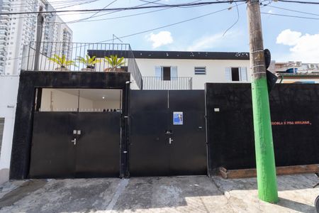 Casa à venda com 156m², 3 quartos e 2 vagas Casa à venda com 156m², 3 quartos e 2 vagasFachada