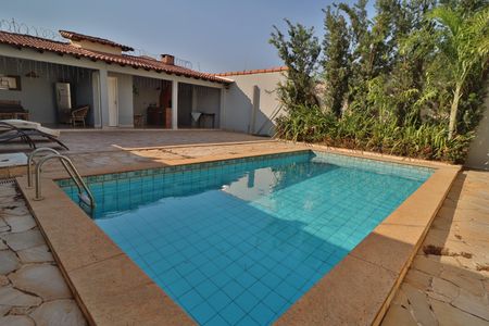Casa para alugar com 280m², 3 quartos e 3 vagasPiscina