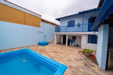 Casa à venda com 187m², 2 quartos e 2 vagas Casa à venda com 187m², 2 quartos e 2 vagasPiscina