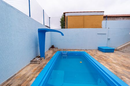 Casa à venda com 187m², 2 quartos e 2 vagas Casa à venda com 187m², 2 quartos e 2 vagasPiscina