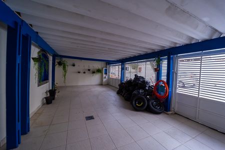 Casa à venda com 187m², 2 quartos e 2 vagas Casa à venda com 187m², 2 quartos e 2 vagasGaragem