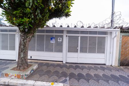 Casa à venda com 187m², 2 quartos e 2 vagas Casa à venda com 187m², 2 quartos e 2 vagasFachada