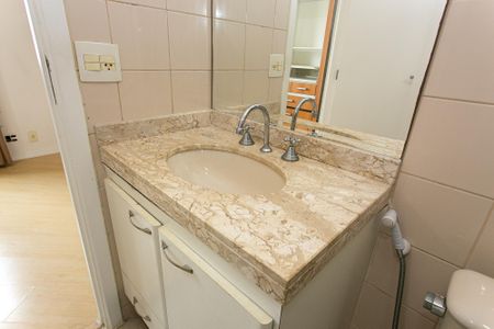 Apartamento à venda com 57m², 2 quartos e 1 vaga Apartamento à venda com 57m², 2 quartos e 1 vagaBanheiro Social