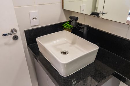 Banheiro de apartamento à venda com 2 quartos, 48m² em Nova Aldeinha, Barueri