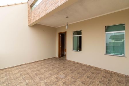 Casa à venda com 300m², 4 quartos e 2 vagas Casa à venda com 300m², 4 quartos e 2 vagasVaranda da Suíte 1