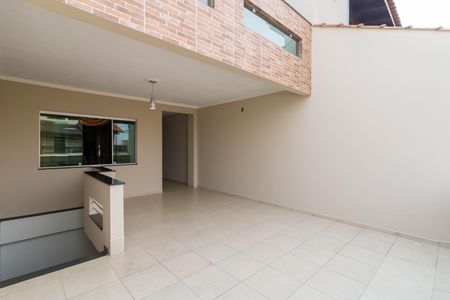 Casa à venda com 300m², 4 quartos e 2 vagas Casa à venda com 300m², 4 quartos e 2 vagasArea Externa