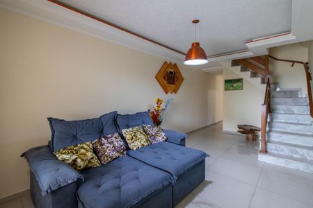 Casa à venda com 300m², 4 quartos e 2 vagas Casa à venda com 300m², 4 quartos e 2 vagasSala