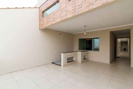 Casa à venda com 300m², 4 quartos e 2 vagas Casa à venda com 300m², 4 quartos e 2 vagasArea Externa