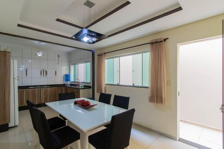 Casa à venda com 300m², 4 quartos e 2 vagas Casa à venda com 300m², 4 quartos e 2 vagasCozinha
