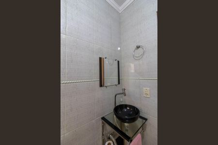 Casa à venda com 300m², 4 quartos e 2 vagas Casa à venda com 300m², 4 quartos e 2 vagasBanheiro Social