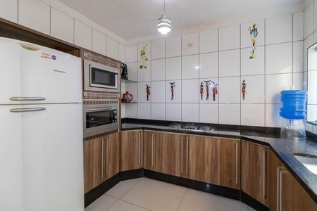 Casa à venda com 300m², 4 quartos e 2 vagas Casa à venda com 300m², 4 quartos e 2 vagasCozinha