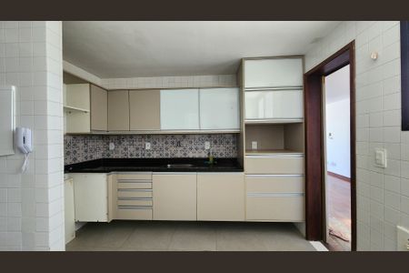 Apartamento para alugar com 257m², 3 quartos e 2 vagas Apartamento para alugar com 257m², 3 quartos e 2 vagasCozinha