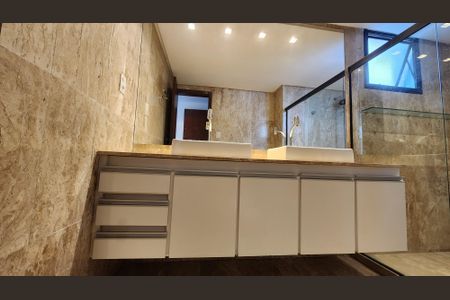 Apartamento para alugar com 257m², 3 quartos e 2 vagas Apartamento para alugar com 257m², 3 quartos e 2 vagasSuíte do quarto 1