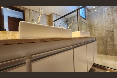 Apartamento para alugar com 257m², 3 quartos e 2 vagas Apartamento para alugar com 257m², 3 quartos e 2 vagasSuíte do quarto 2