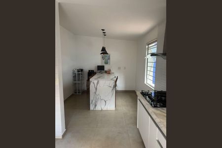 Casa para alugar com 385m², 4 quartos e 4 vagas Casa para alugar com 385m², 4 quartos e 4 vagasCozinha