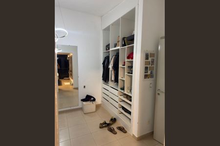 Casa para alugar com 385m², 4 quartos e 4 vagas Casa para alugar com 385m², 4 quartos e 4 vagasArmário