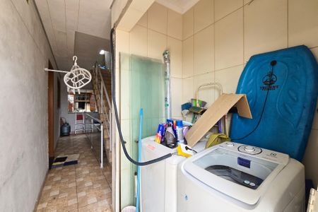 Casa à venda com 200m², 6 quartos e 2 vagasCasa 1 - Área de serviço