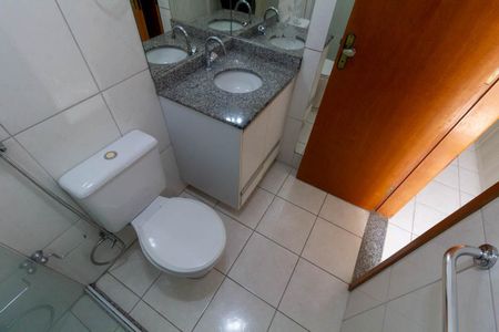 Casa à venda com 121m², 2 quartos e 2 vagasBanheiro da Suíte 2