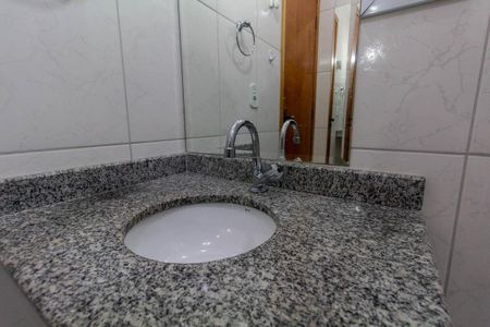 Casa à venda com 121m², 2 quartos e 2 vagasBanheiro da Suíte 1
