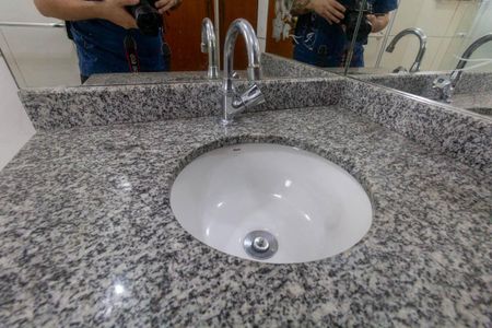 Casa à venda com 121m², 2 quartos e 2 vagasBanheiro da Suíte 2