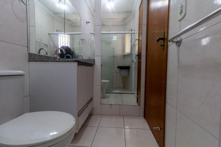 Casa à venda com 121m², 2 quartos e 2 vagasBanheiro da Suíte 2