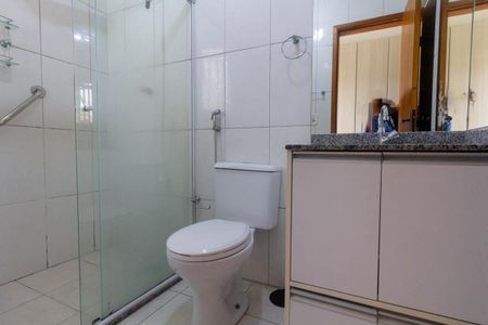 Casa à venda com 121m², 2 quartos e 2 vagasBanheiro da Suíte 2
